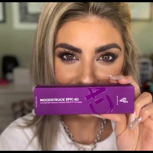 Younique Moonstruck Epic 4D Mascara - Picture 1 of 1